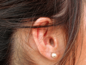 ear_woman400